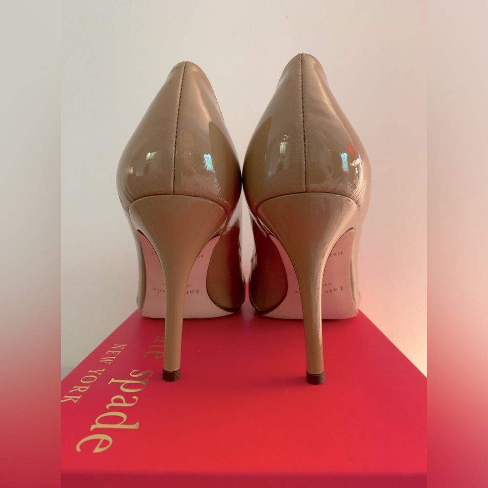 NIB Kate Spade tan patent leather Bow Heels Size 9 Heel Height 3”